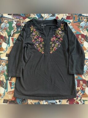 Women’s Denim & Co Black V-neck Floral Shirt